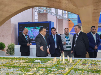 Niyazi Bayramov "Urban Expo" sərgisində Azərbaycan pavilyonu ilə tanış olub