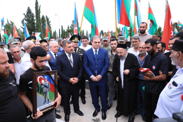 Niyazi Bayramov Laçın rayonunda itkin düşərək həlak olan hərbçinin dəfn mərasimində iştirak edib