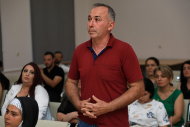 Niyazi Bayramov sakinlərin müraciətlərini dinləyib