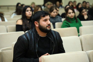 Niyazi Bayramov Gəncə Dövlət Universitetində vətəndaşlarla səyyar görüş keçirib