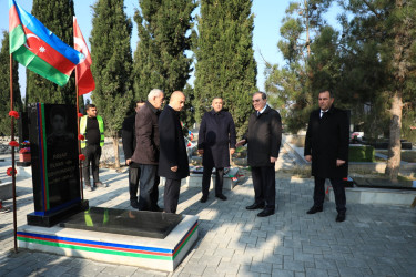 Gəncə şəhər Şəhidlər Xiyabanının tamet daşları yenisi ilə əvəz olunur