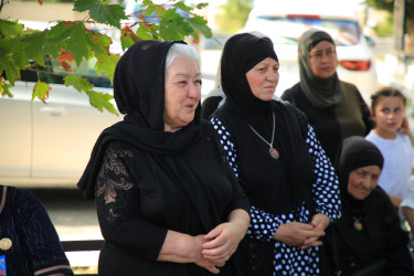 Niyazi Bayramov şəhid ailələri ilə görüşüb