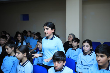 Şagirdlərlə “Rəqəmsal dünyada təhlükəsizlik” mövzusu müzakirə olunub