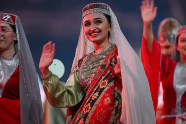 İlham Əliyev və birinci xanım Mehriban Əliyeva Gəncədə keçirilən III MDB Oyunlarının təntənəli açılış mərasimini izləyiblər