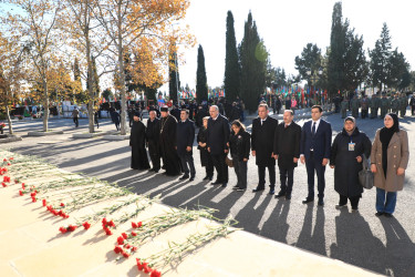 8 Noyabr - Zəfər Günü ilə əlaqədar olaraq Gəncənin Şəhidlər xiyabanı ziyarət edilib