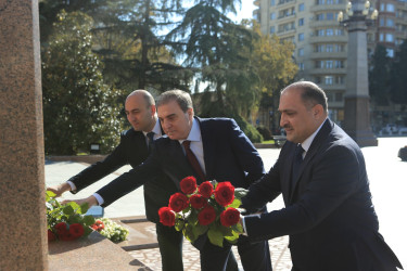 Niyazi Bayramov Yaşar Ömərovla görüşüb